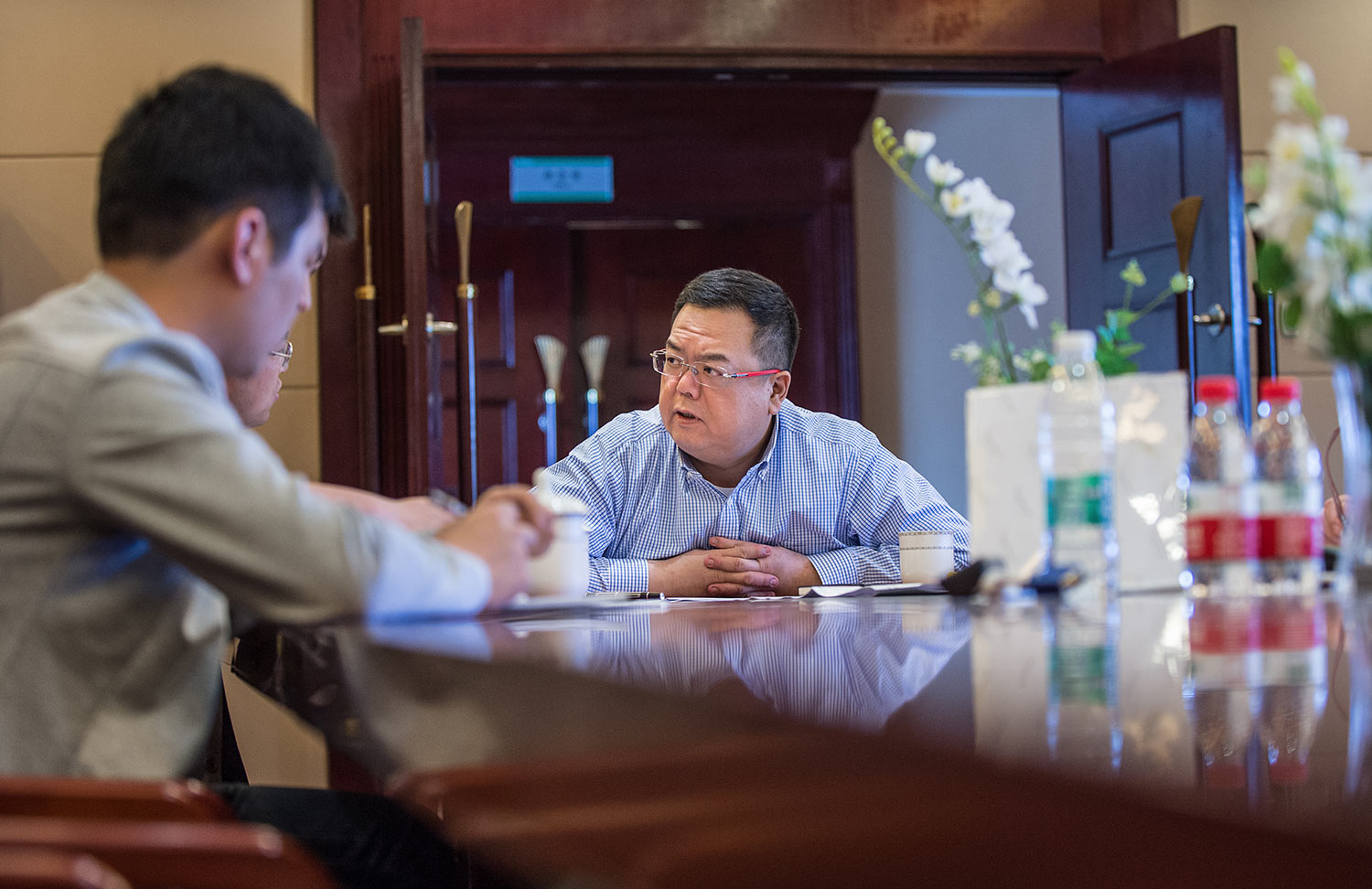 Ian Lee at a business meeting at Whirlpool’s factory facilities in Hefei, China.